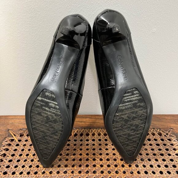 Size 6.5 Calvin Klein Black Patent Leather Kitten Heel Textured Pumps - Picture 7 of 7
